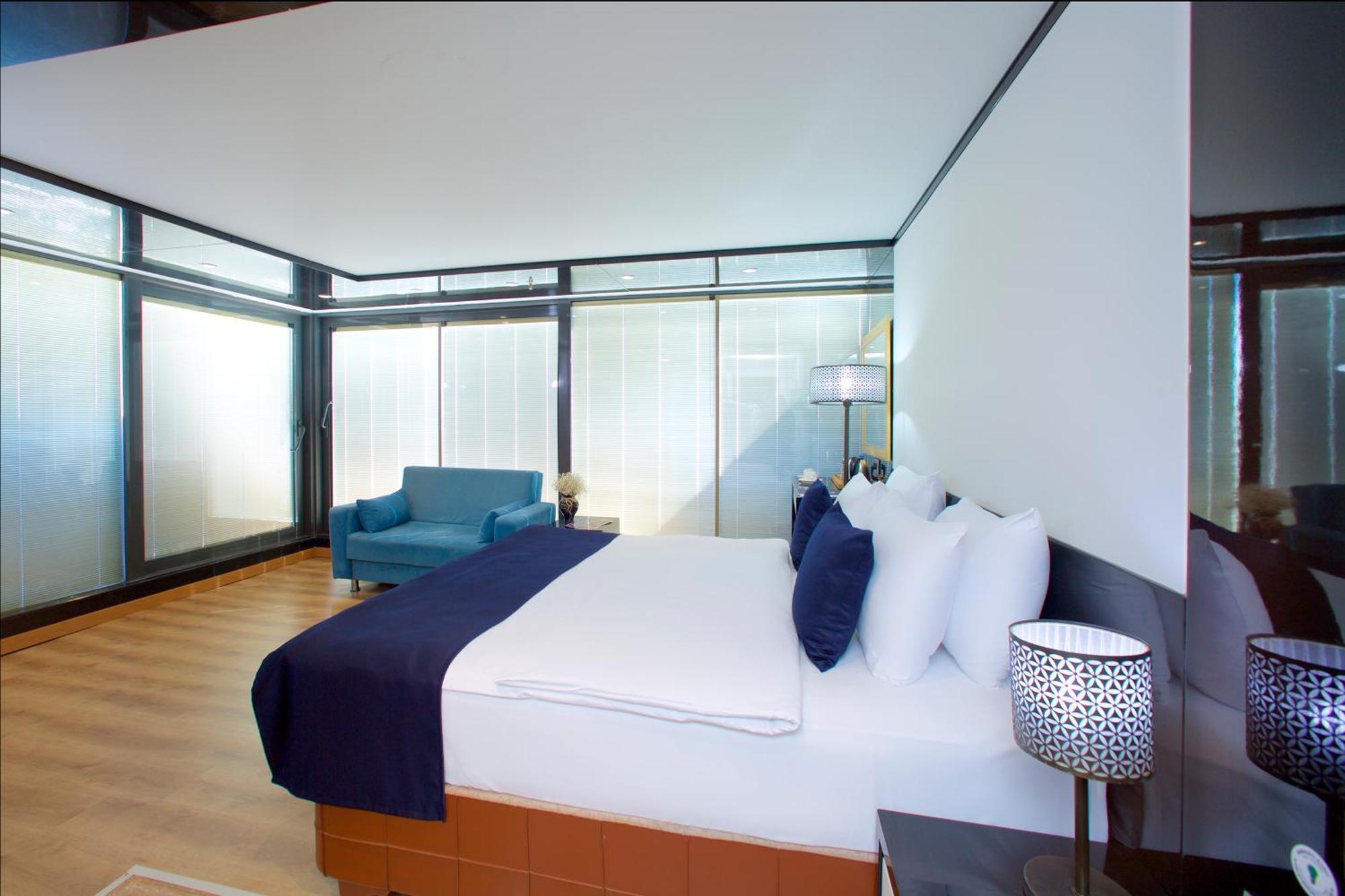 The Hera Platinum Hotel Istanbul Exterior photo
